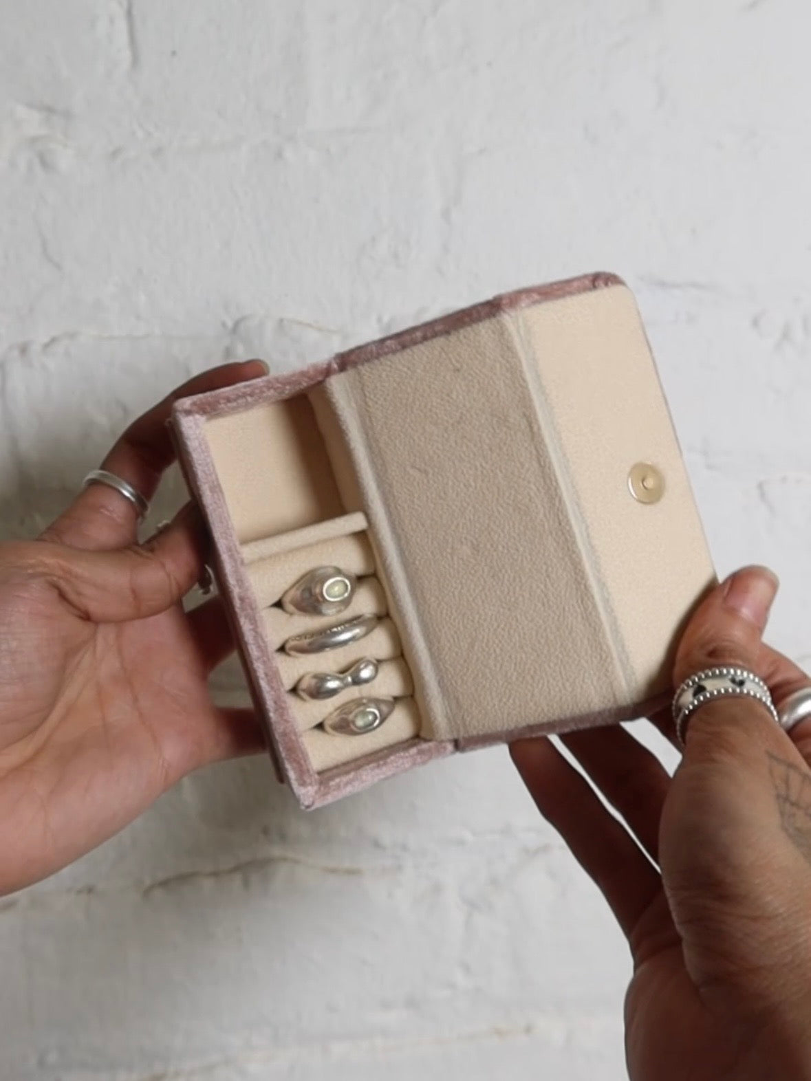 Winnie Velvet Ring Box with Snap Closure