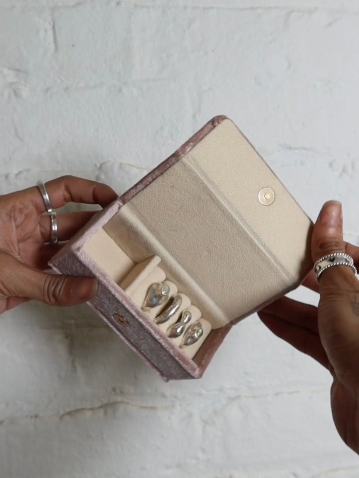 Winnie Velvet Ring Box with Snap Closure